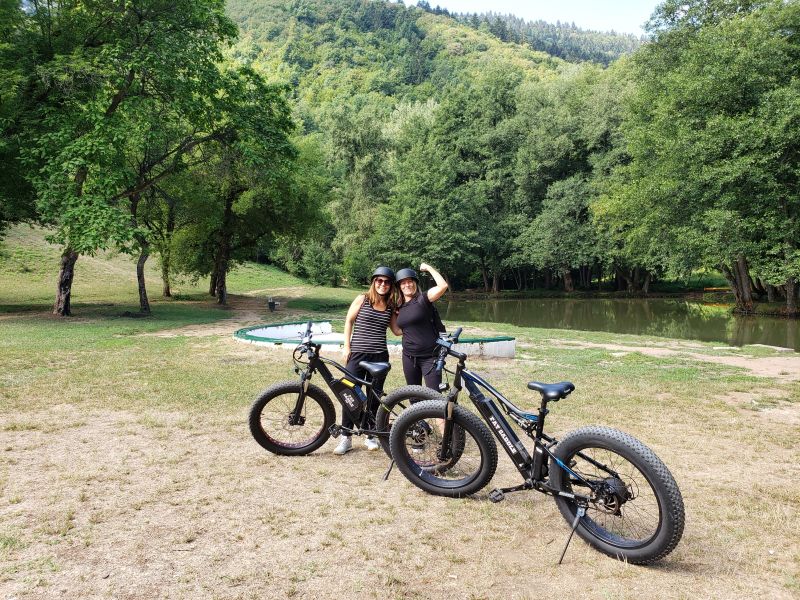 Sarajevo Ilidza ebike tour ride - Ladies posing on the tour